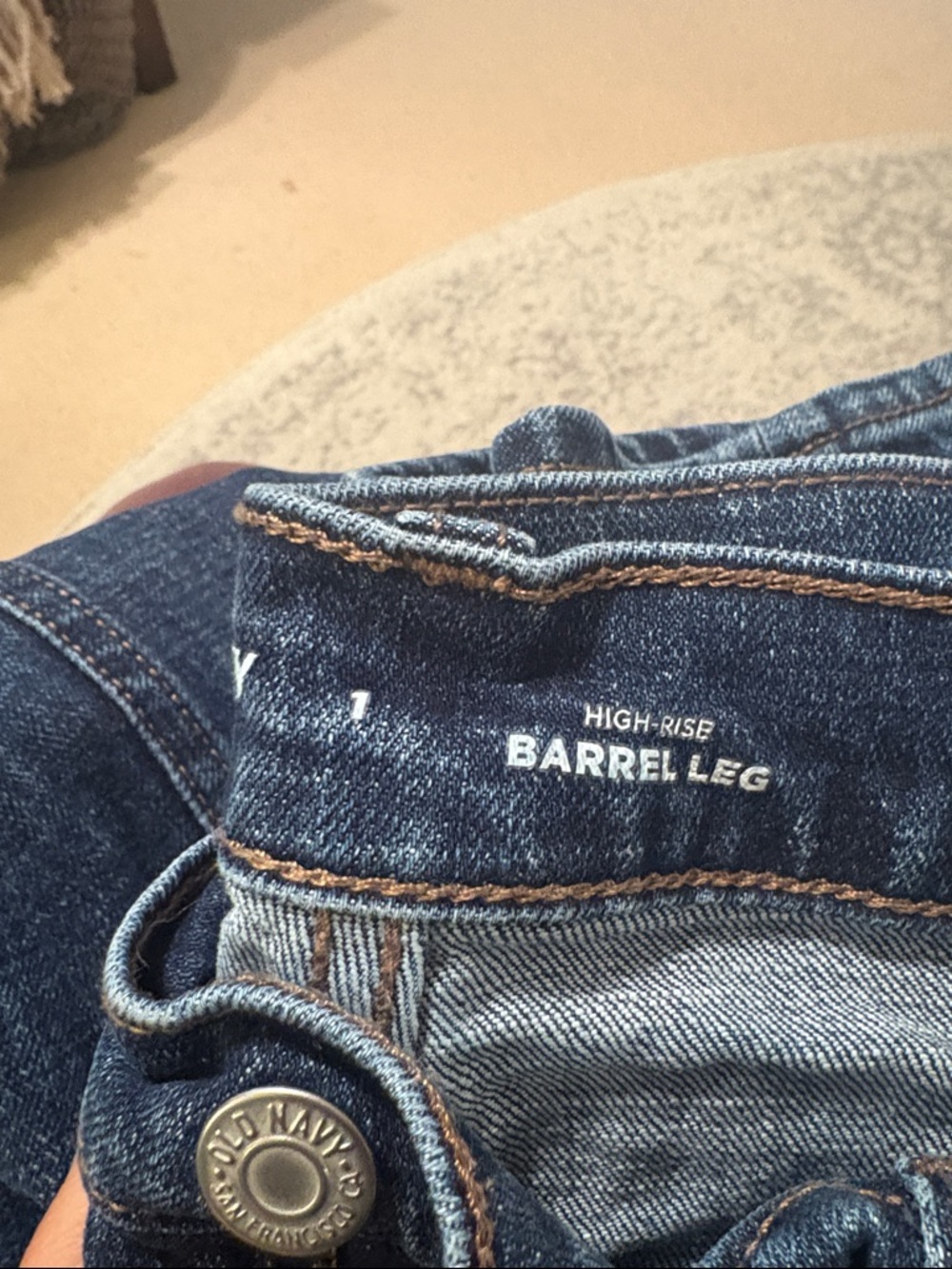 Old navy barrel Leg Jeans dark wash - Picture 4 of 4